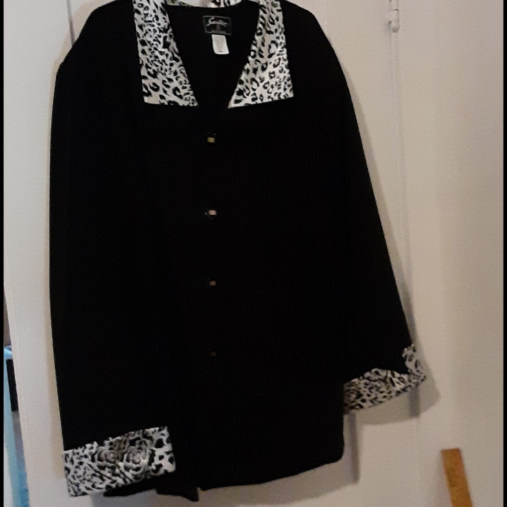 A nice tiger type print shirt
